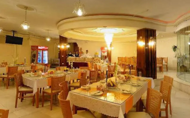 Hotel Piroozy