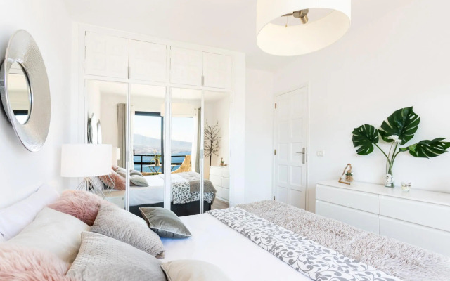 Home2Book Beautiful View Of The Bay & Wifi