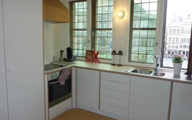 Antwerp old town triplex apartment
