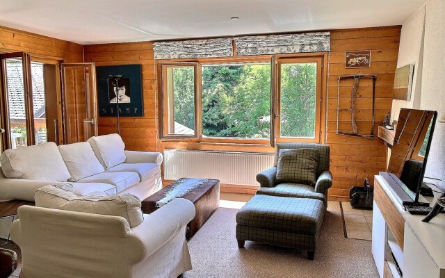 35 Rooms Apartment at 300m From the Cableway