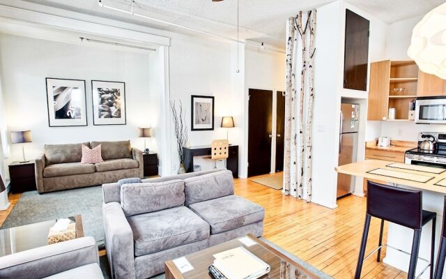 The Haus on Mirror Lake