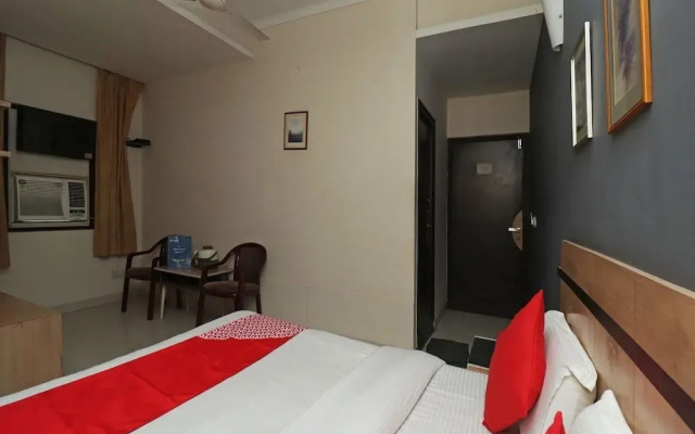 Hotel Girish