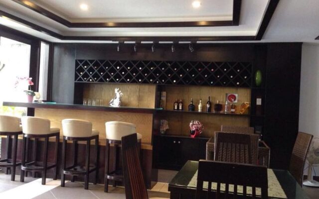 Emily Hotel & Apartments