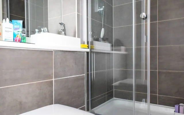 2 Bedroom Penthouse In Trendy Bermondsey