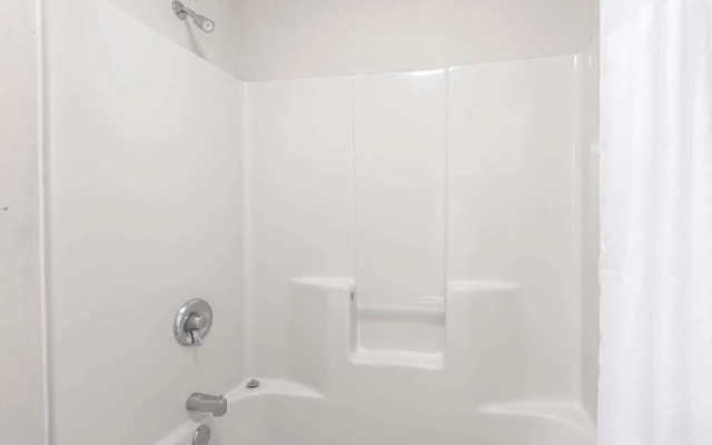 Baymont Inn and Suites - Greenville/I-65