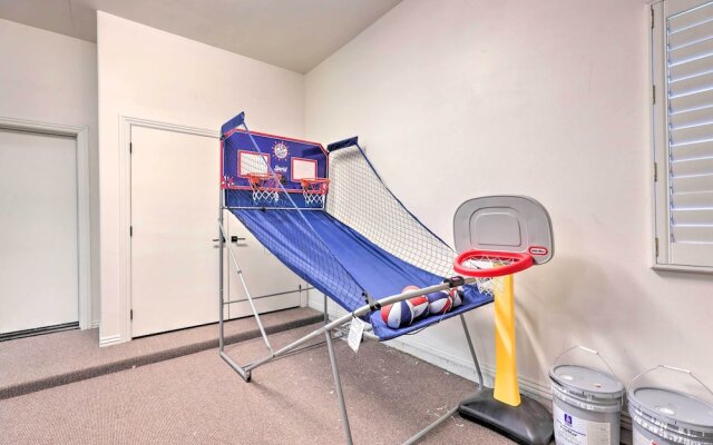 Pool Table, Putting Green: Luxury Oasis in Mesa