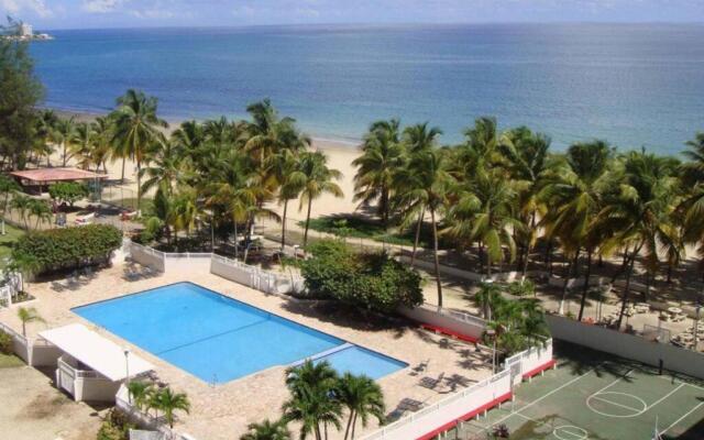 Beach Front Apt at Marbella del Caribe 3