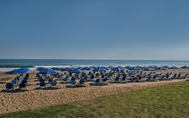 Happy Days Beach Hotel & Bungalows