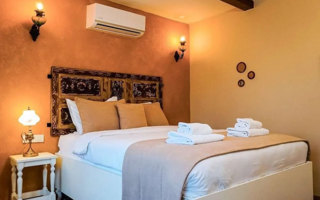 1870 Tas Konak Otel Sanat Sokagi