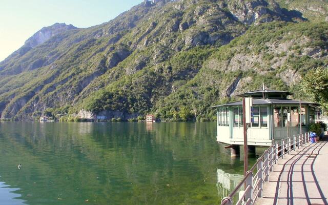 Apartment Close to the Lake in Residence With Swimming Pool