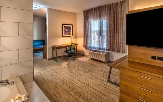 Holiday Inn Express And Suites - Reno Airport