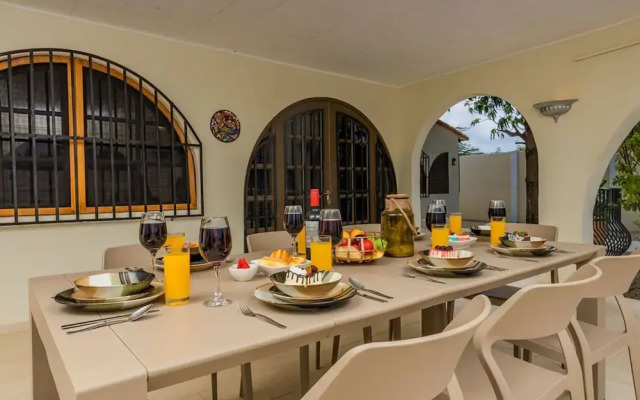 Beautiful 4BR 3BA Villa w Private Pool Jacuzzi