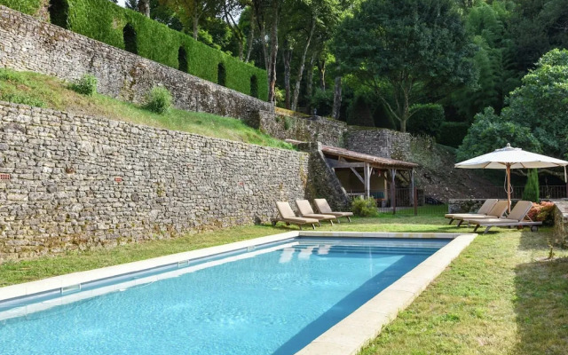 Plush Mansion on a High-end Property in Saint-germain-de-belvès With Pool