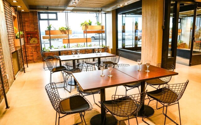 Hotel Ecomax