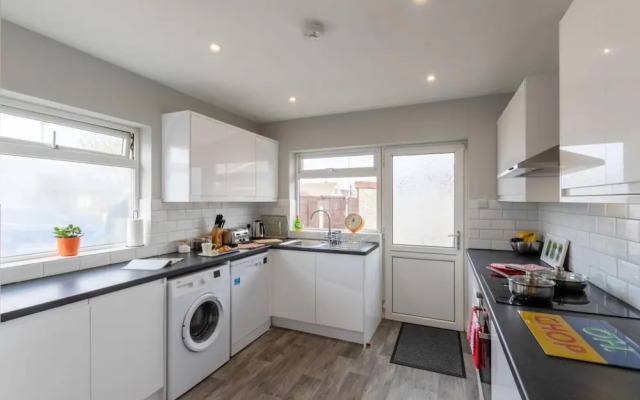 Altham Place-fully Refurbished 2-bath Bungalow