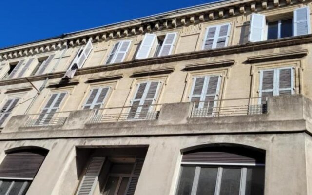 2 bedroom apt with BALCONY - Historical center