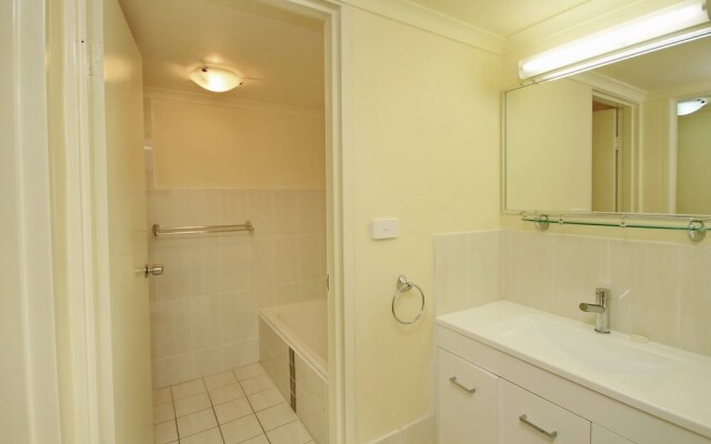 Bay Parklands, Unit 29,2 Gowrie Avenue