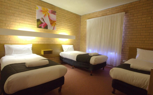 Blue Whale Motor Inn & Apartments