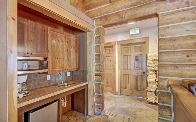 6526 Settlers Creek by RedAwning