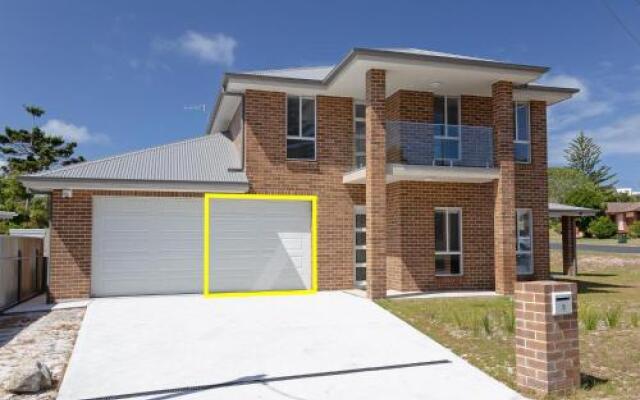 5 Bent Street - huge house with Foxtel & Aircon