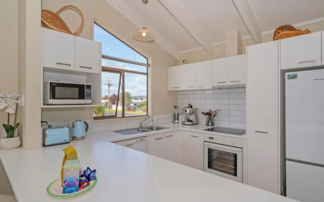 Seabreeze on Cook - Whitianga Holiday Home