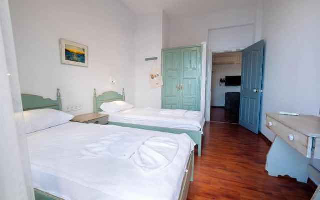 Diplomat Hotel