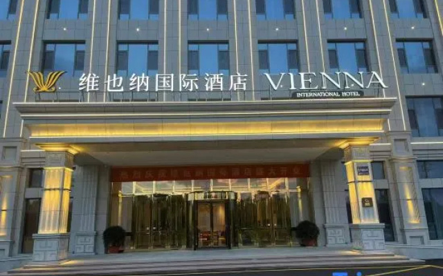 Vienna International Hotel (Qianquan Lake Branch, Tacheng) — 4-star hotel in Tacheng