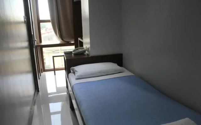 OYO 125 West Makati Hotel