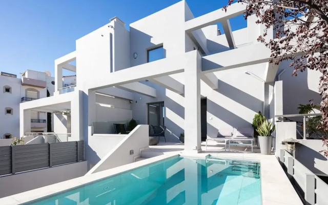 Akonizia Luxury House - With Private Swimming Pool