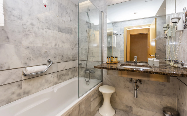 Crowne Plaza Caparica Lisbon by IHG