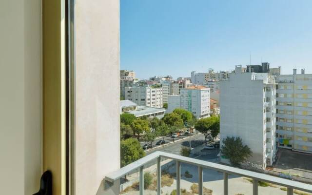 Stunning 2 Bed Apt, Sleeps 4 nr Entrecampos