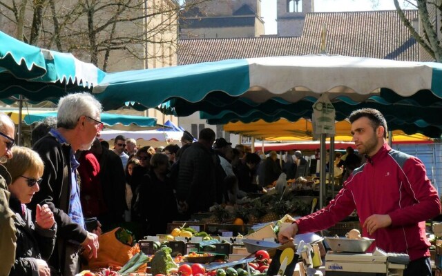Cozy Holiday Home in Joncy with Valley View