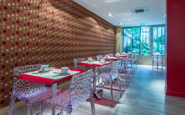 Posy Hotel by Happyculture