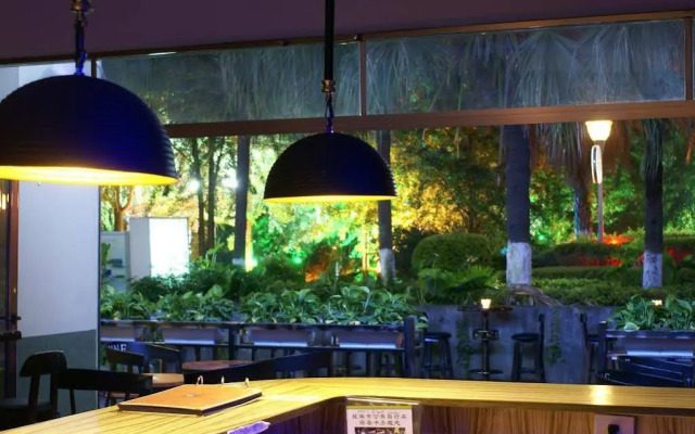 Lakeside Inn