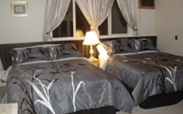 Piccadilly Motel Golf Suites