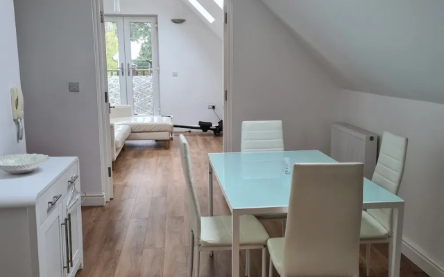 2-bed Loft Apartment for 5ppl With Private Parking