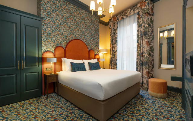 The Trinity City Hotel