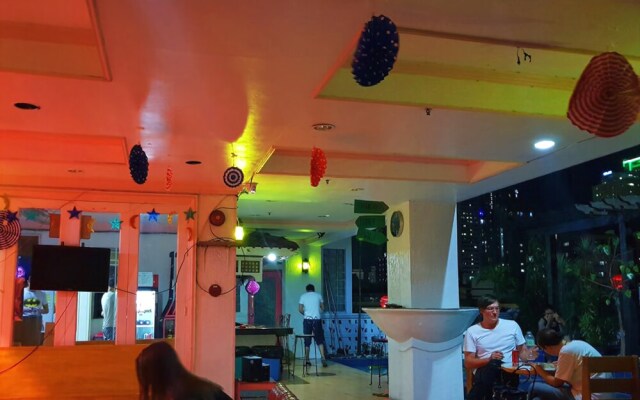 Pink Manila Hostel