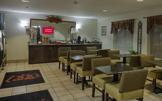 Red Roof Inn & Suites Savannah Airport