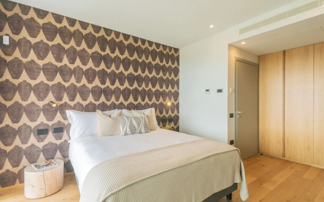 Pureview Luxury Suites, with breakfast & pool