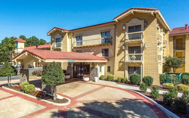 Quality Inn & Suites Airport