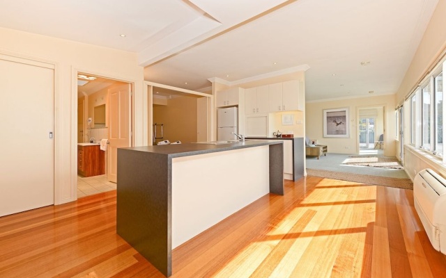 The Esplanade Kingston Beach - Beachfront – Guest Rooms – West Hobart