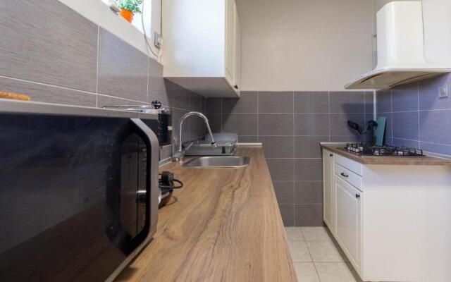 House Jasmin large garden, near Nin