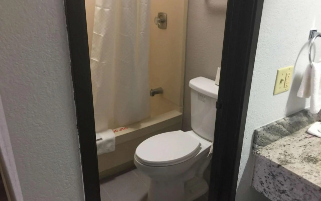 Motel 6 Burnsville, MN