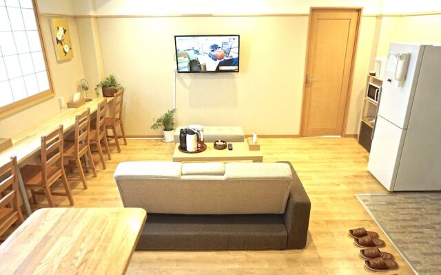 Hostel Rakutsuki