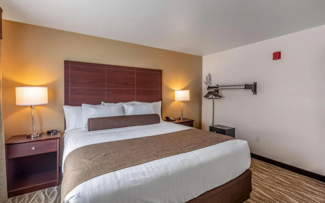 Cobblestone Hotel & Suites – Stevens Point