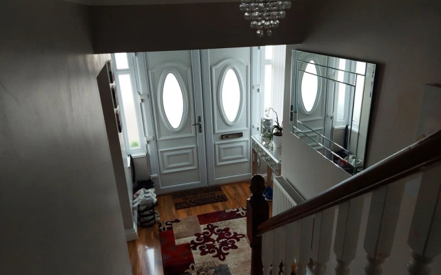 Room-family Room With Private Bathroom