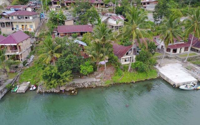 Laster Jony's Guesthouse Samosir RedPartner