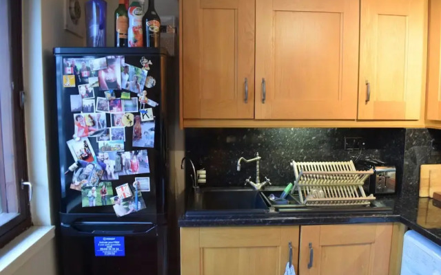 Trendy Notting Hill 1 Bedroom Apartment With Balcony