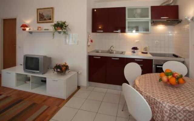 Apartments Leo